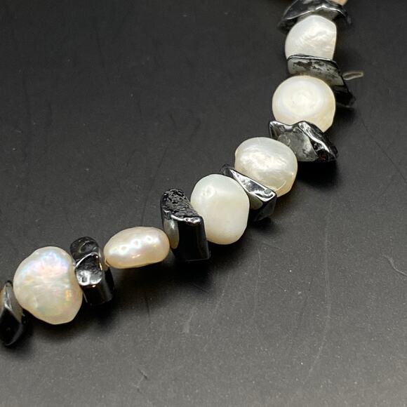 Genuine Freshwater Potato Pearl and Hematite Chip Stretch Bracelet - Picture 5 of 6